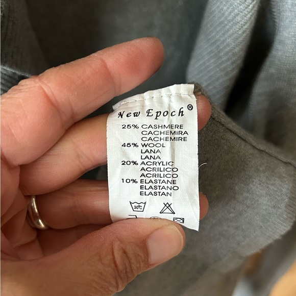 Soft grey cashmere-blend cardigan with ruffle detail - Picture 2 of 4